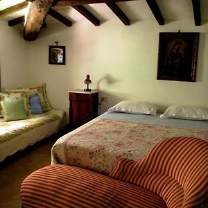Camera con letto king size