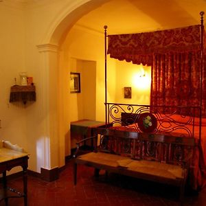 Camera con letto king size